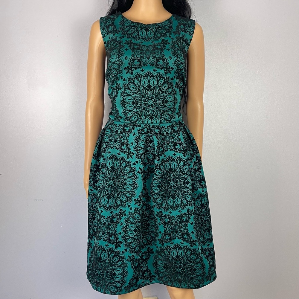 Elegant Teal and Black Sleeveless Dress